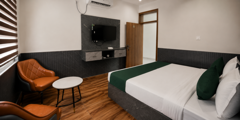 hotel in dehra | Jaswal Luxury Hotel near Central University