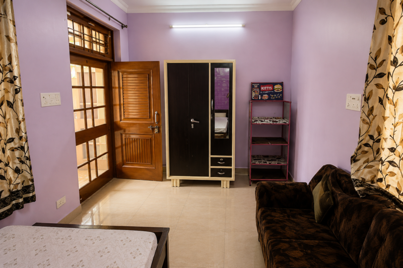 Rooms for Girls and Families near Dhaliara Colleges, Dehra