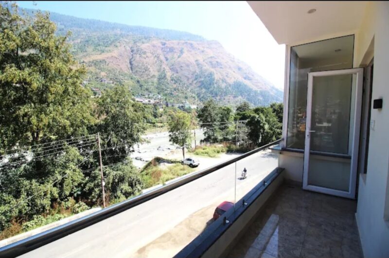 lotus-inn-river-view-riverside-hotel-kullu